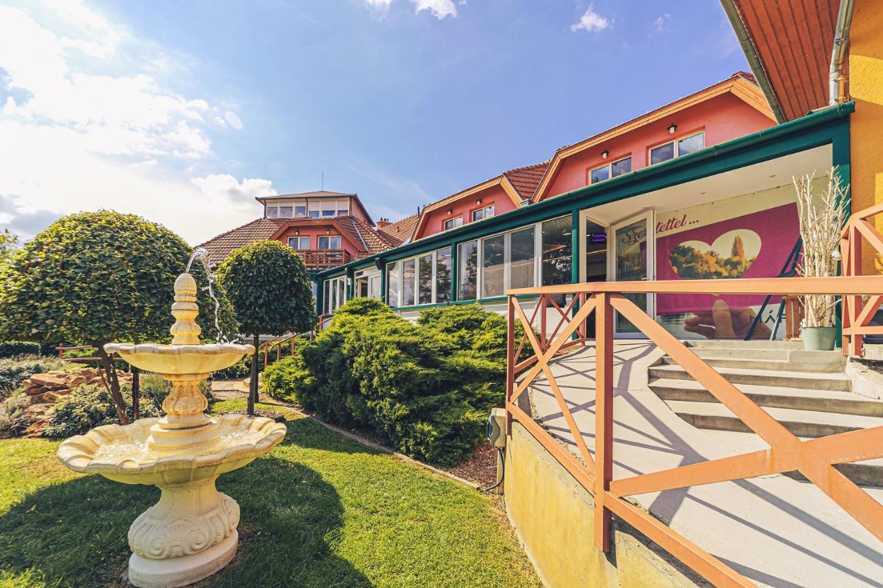 Martoni Resort & Restaurant Szigetszentmarton ภายนอก รูปภาพ