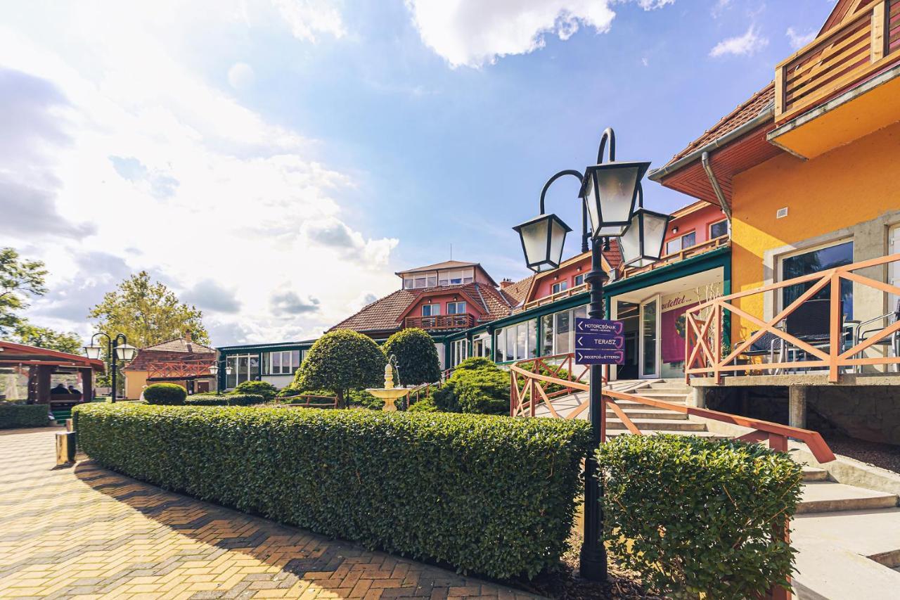 Martoni Resort & Restaurant Szigetszentmarton ภายนอก รูปภาพ
