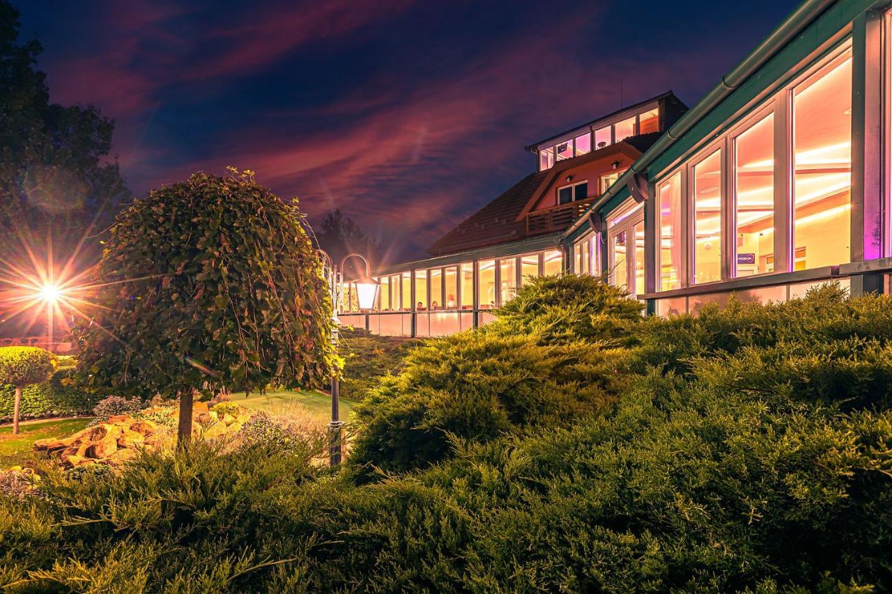Martoni Resort & Restaurant Szigetszentmarton ภายนอก รูปภาพ
