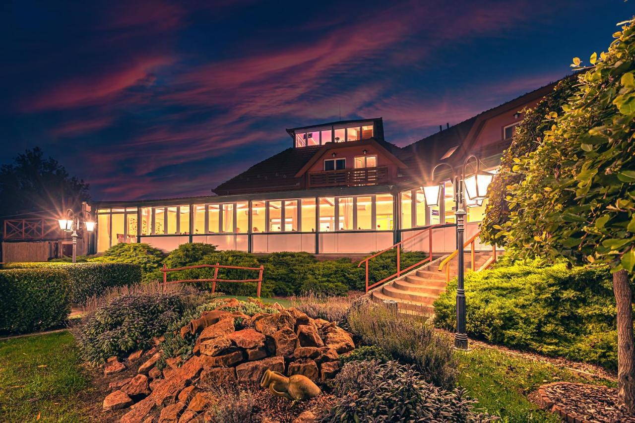 Martoni Resort & Restaurant Szigetszentmarton ภายนอก รูปภาพ