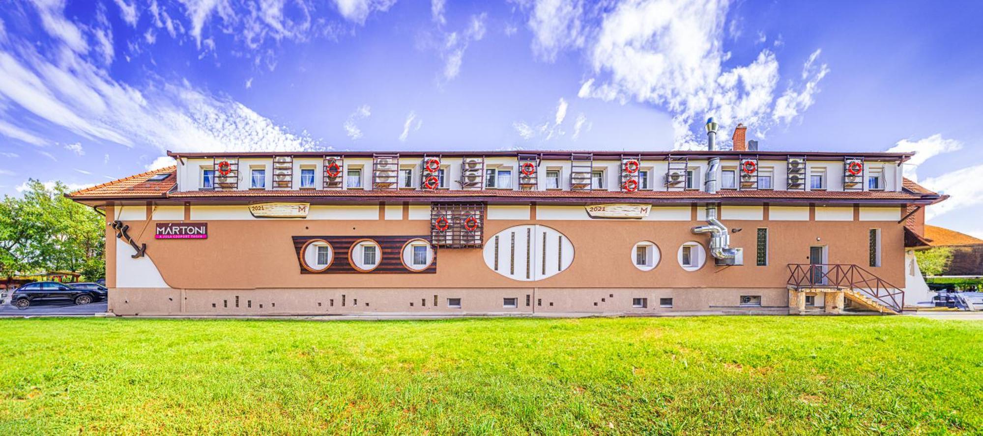 Martoni Resort & Restaurant Szigetszentmarton ภายนอก รูปภาพ